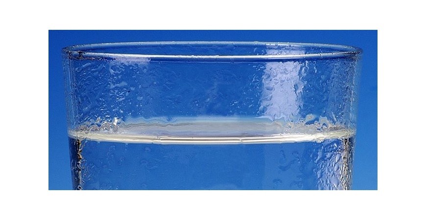 Como quitar el mal sabor del agua